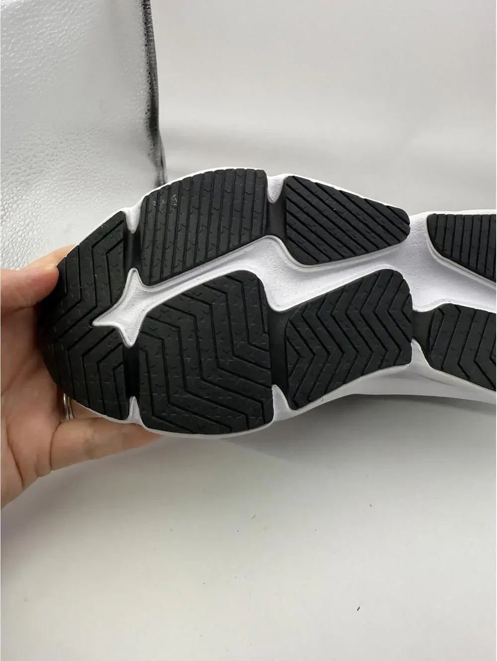 Sorel Kinetic RNEGD Strap Women's Sport Shoes Size 5.5 Black White